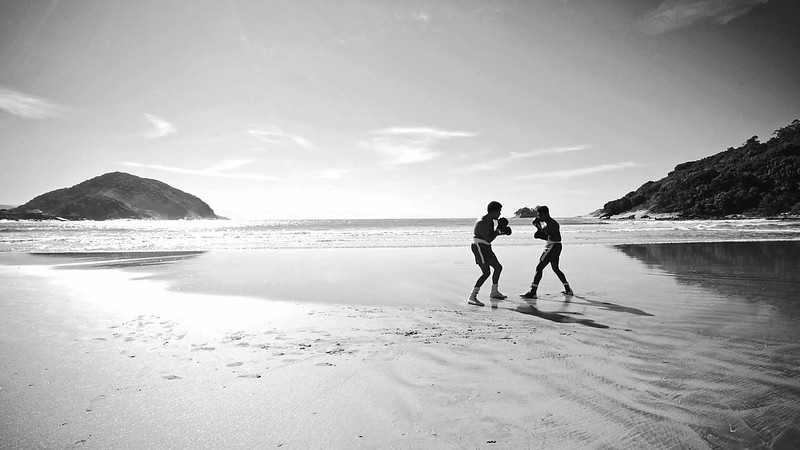 37. Dois Garotos que Se afastam demais do sol